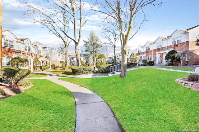 $215,000 | 120 Parkside Drive, Unit 120, Suffern, NY 10901