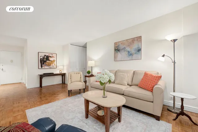 $675,000 | 61 West 62nd Street, Unit 6B | Upper West Side