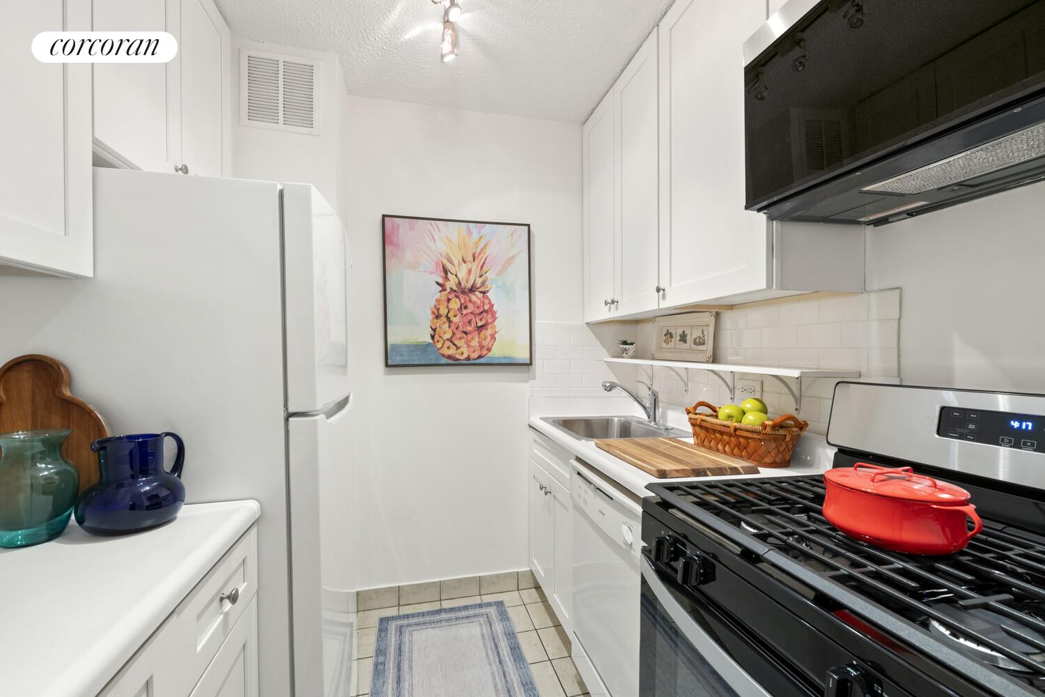 61 West 62nd Street, Unit 6B Manhattan, NY 10023 - Photo 3 of 11