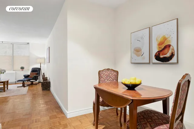 $675,000 | 61 West 62nd Street, Unit 6B | Upper West Side