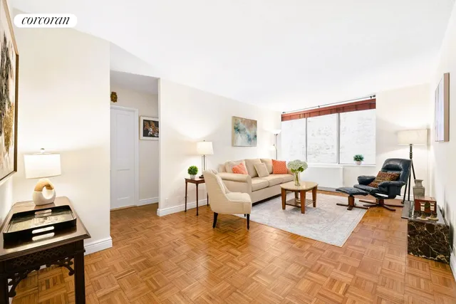 $675,000 | 61 West 62nd Street, Unit 6B | Upper West Side