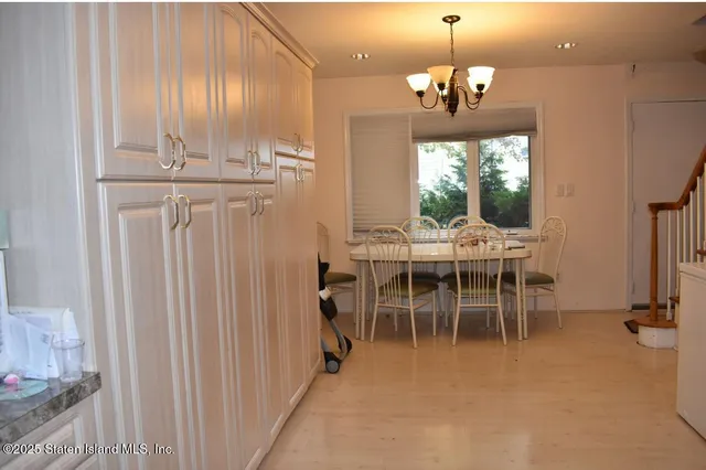 $749,000 | 15 Soren Street | Willowbrook