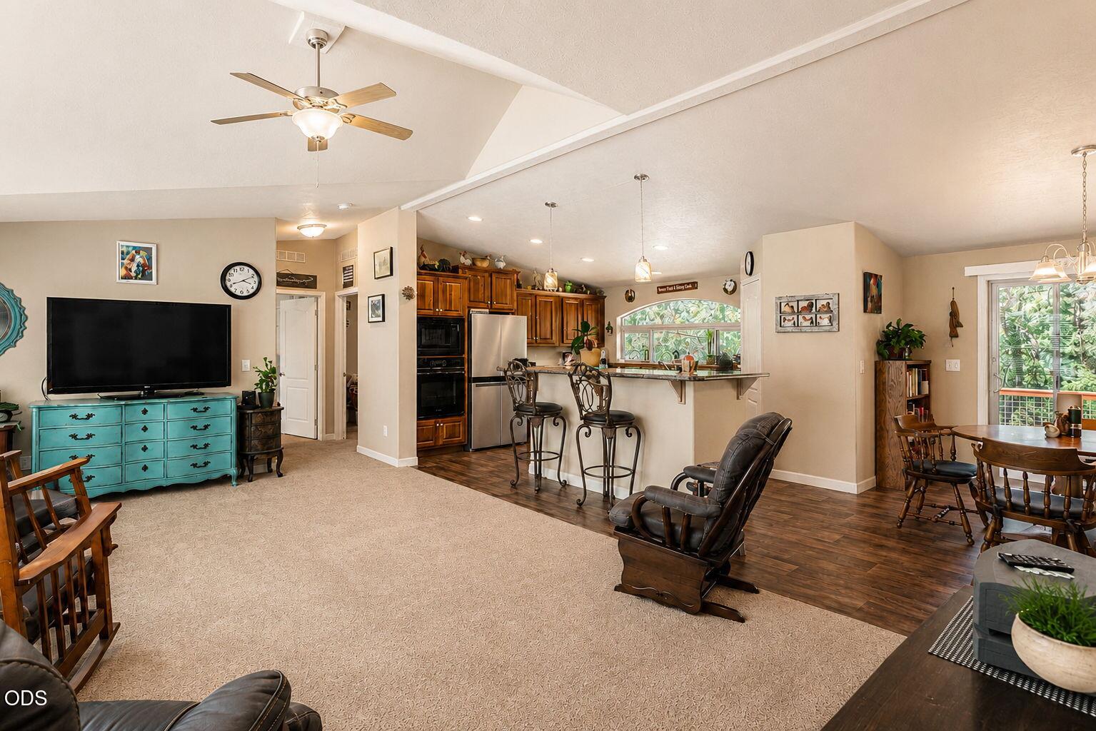 1800 Lampman Road Gold Hill, OR 97525 - Photo 2 of 53 Gallery Image 2
