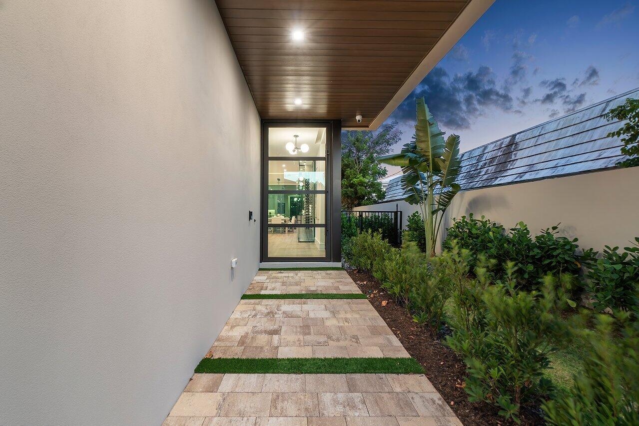 130 Northeast Wavecrest Way Boca Raton, FL 33432 - Photo 49 of 63 Previously Decorated Model