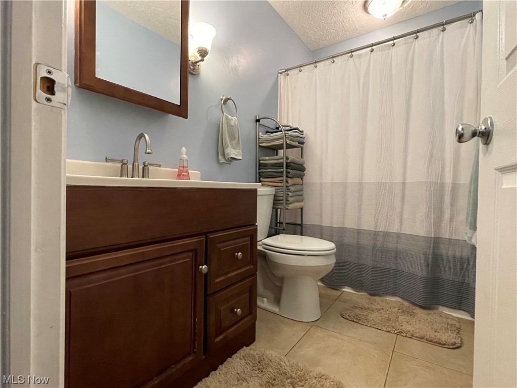9104 Cherry Road Vermilion, OH 44089 - Photo 12 of 27 Primary bathroom.