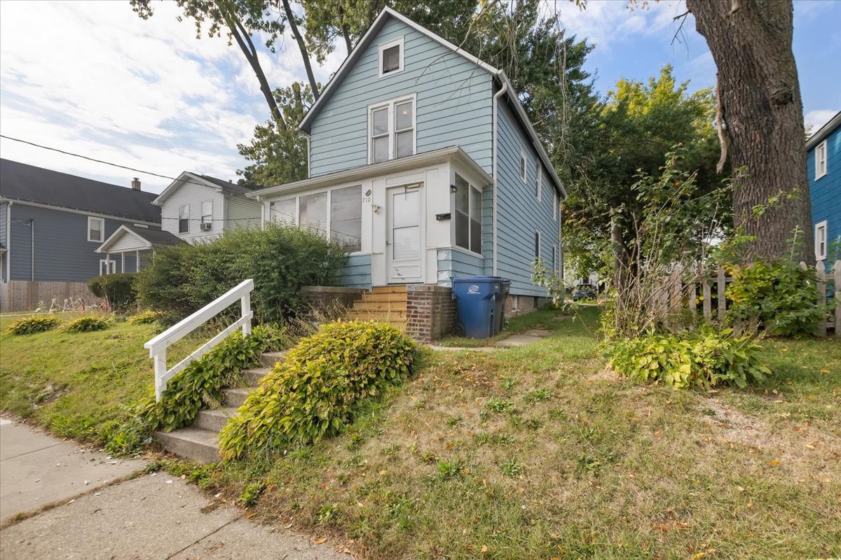 710 South Martin Luther King Junior Avenue Waukegan, IL 60085 - Photo 2 of 35 a view of a house with backyard and sitting area