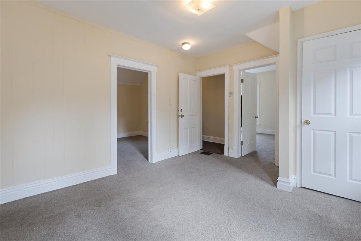 710 South Martin Luther King Junior Avenue Waukegan, IL 60085 - Photo 21 of 35 an empty room with closet