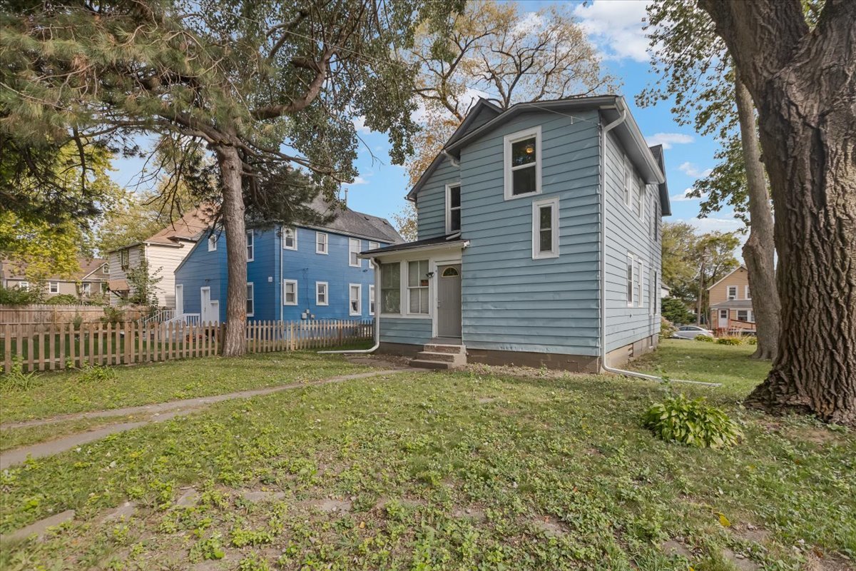 710 South Martin Luther King Junior Avenue Waukegan, IL 60085 - Photo 6 of 35 a view of a house with a yard