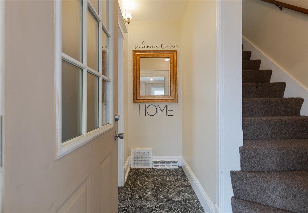 710 South Martin Luther King Junior Avenue Waukegan, IL 60085 - Photo 7 of 35 a view of an entryway