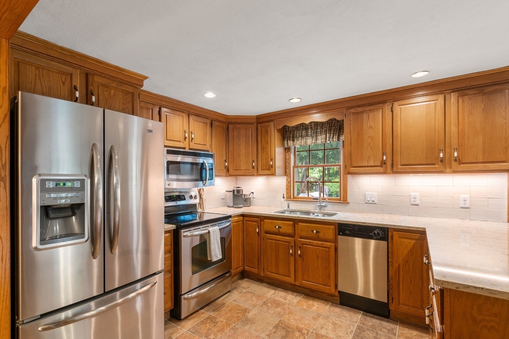 18 Ivy Road Littleton, MA 01460 - Photo 12 of 32