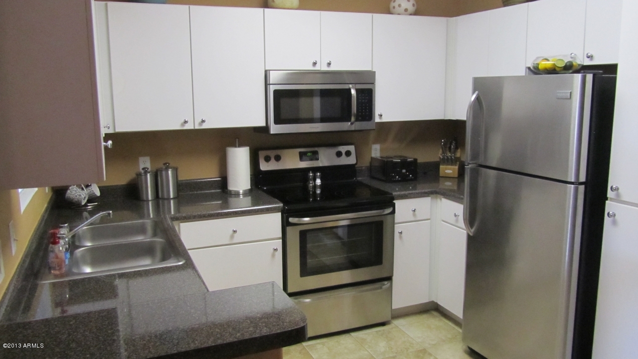 1295 North Ash Street, Unit 923 Gilbert, AZ 85233 - Photo 7 of 20 Kitchen #1