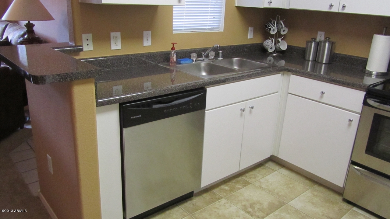 1295 North Ash Street, Unit 923 Gilbert, AZ 85233 - Photo 9 of 20 Kitchen #3