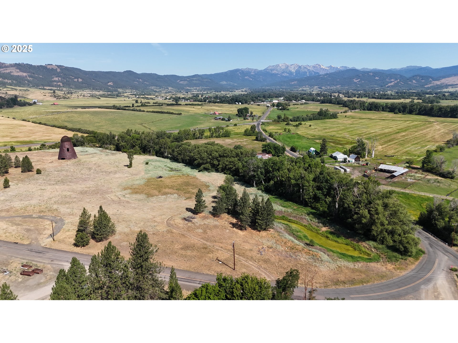 Sawmill Cutoff Lane Halfway, OR 97834 - Photo 5 of 9 a view of a city with a lake