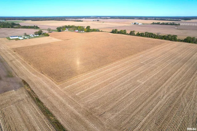 $582,800 | 2000 East Rd Street, St. Peter, IL 62880