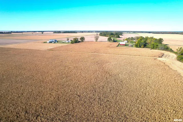 $582,800 | 2000 East Rd Street, St. Peter, IL 62880