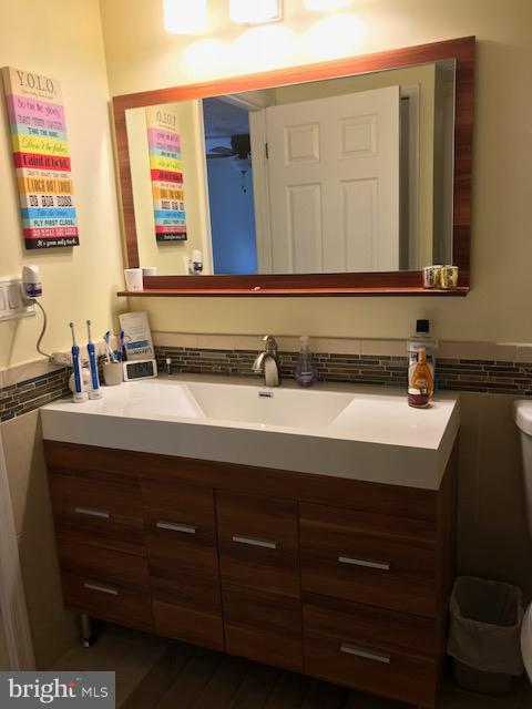 1644 Barnstead Drive Reston, VA 20194 - Photo 16 of 23 a bathroom with a sink and a mirror