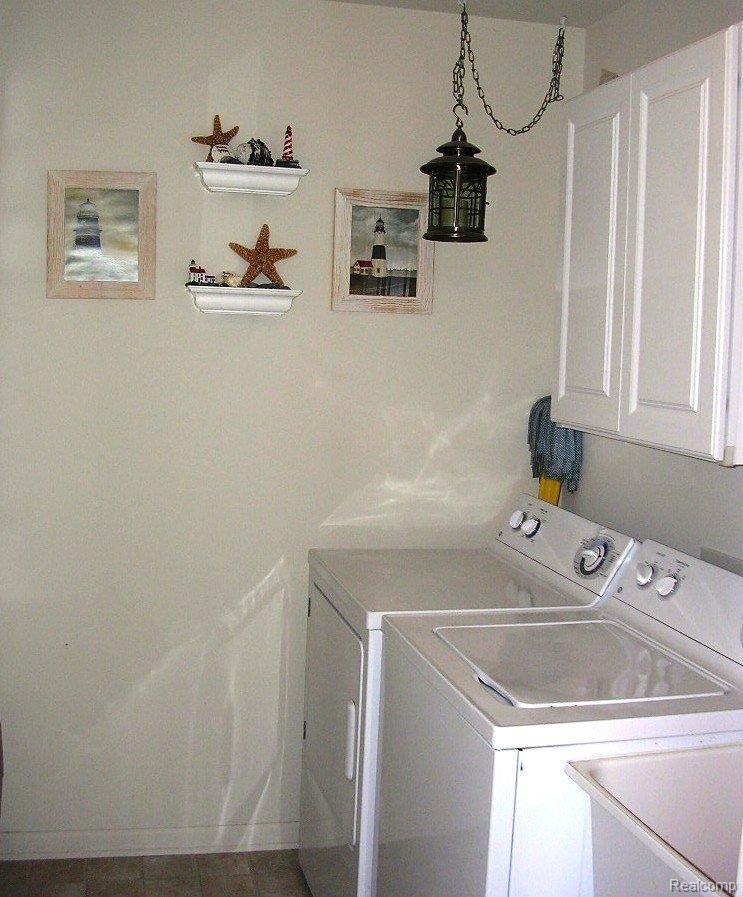 1715 Deepwood Circle Rochester, MI 48307 - Photo 9 of 16 Laundry Rm,Includes Washer/Dryer