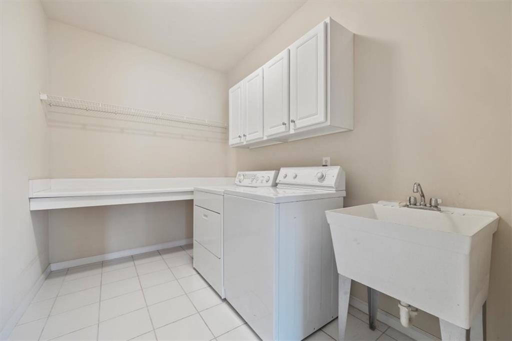 4115 Montvale Crossing Cumming, GA 30041 - Photo 33 of 40 a utility room with sink dryer and washer