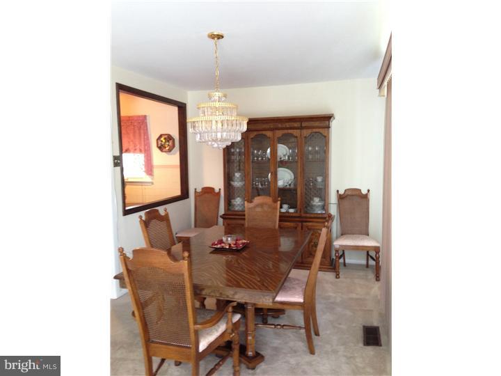 1063 Surrey Road Philadelphia, PA 19115 - Photo 11 of 14