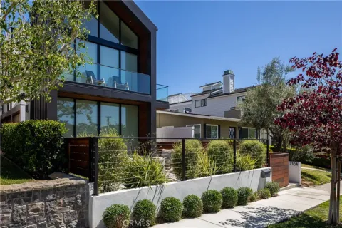 $3,095,000 | 716 Orchid Avenue, Corona del Mar, CA 92625