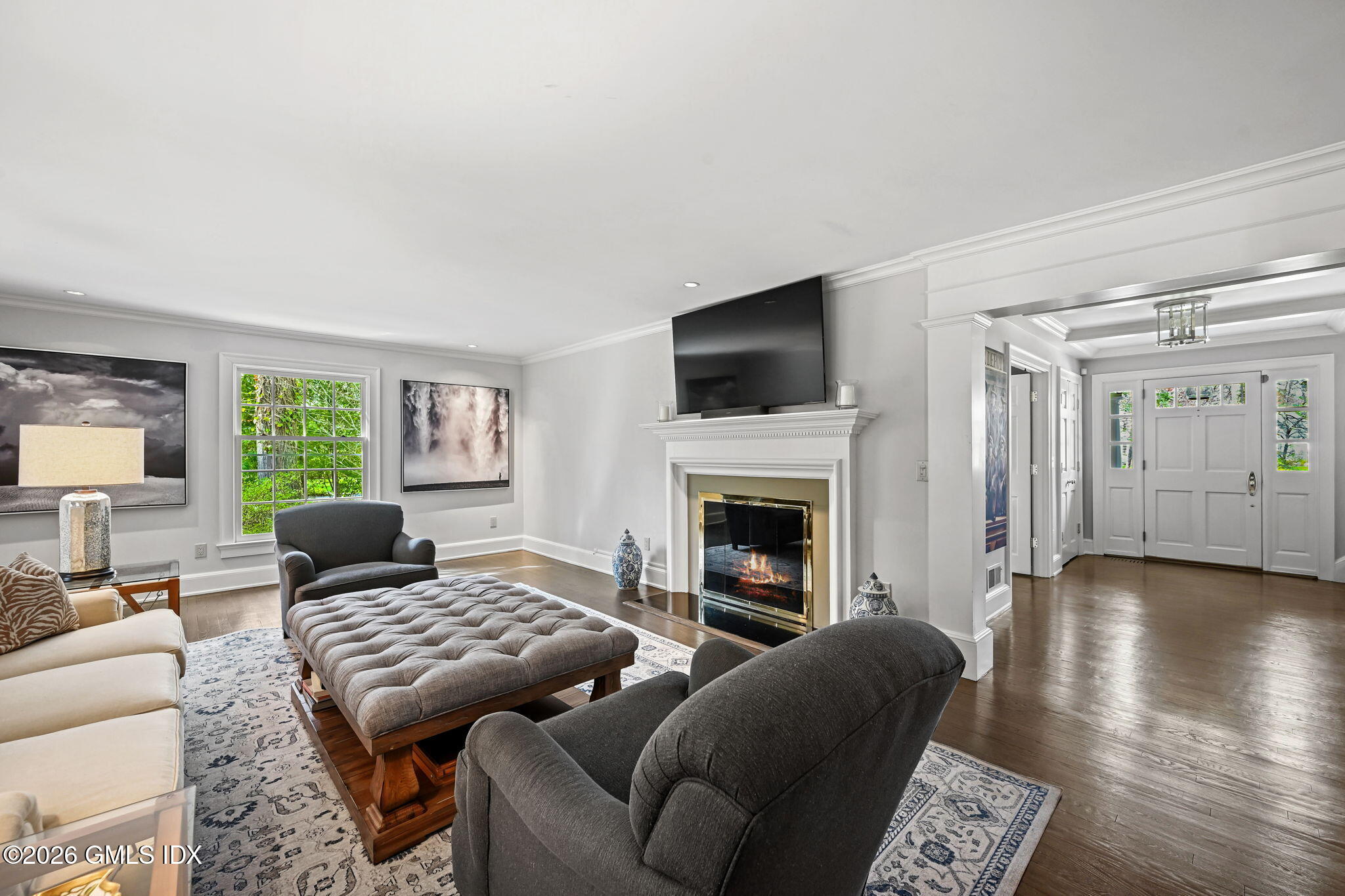 8 Haskell Lane Darien, CT 06820 - Photo 10 of 40 a bedroom with a bed and a couch