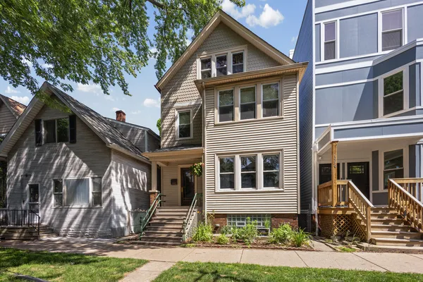 $2,650 | 1932 West School Street, Unit 1, Chicago, IL 60657