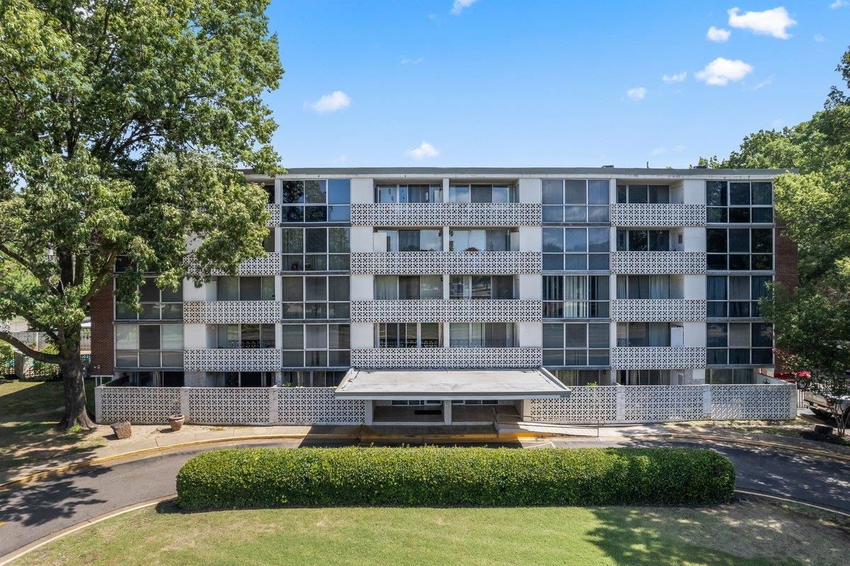 3080 Walnut Grove Road, Unit 507 Memphis, TN 38111 - Photo 1 of 27 Convenient location across from Central Library.