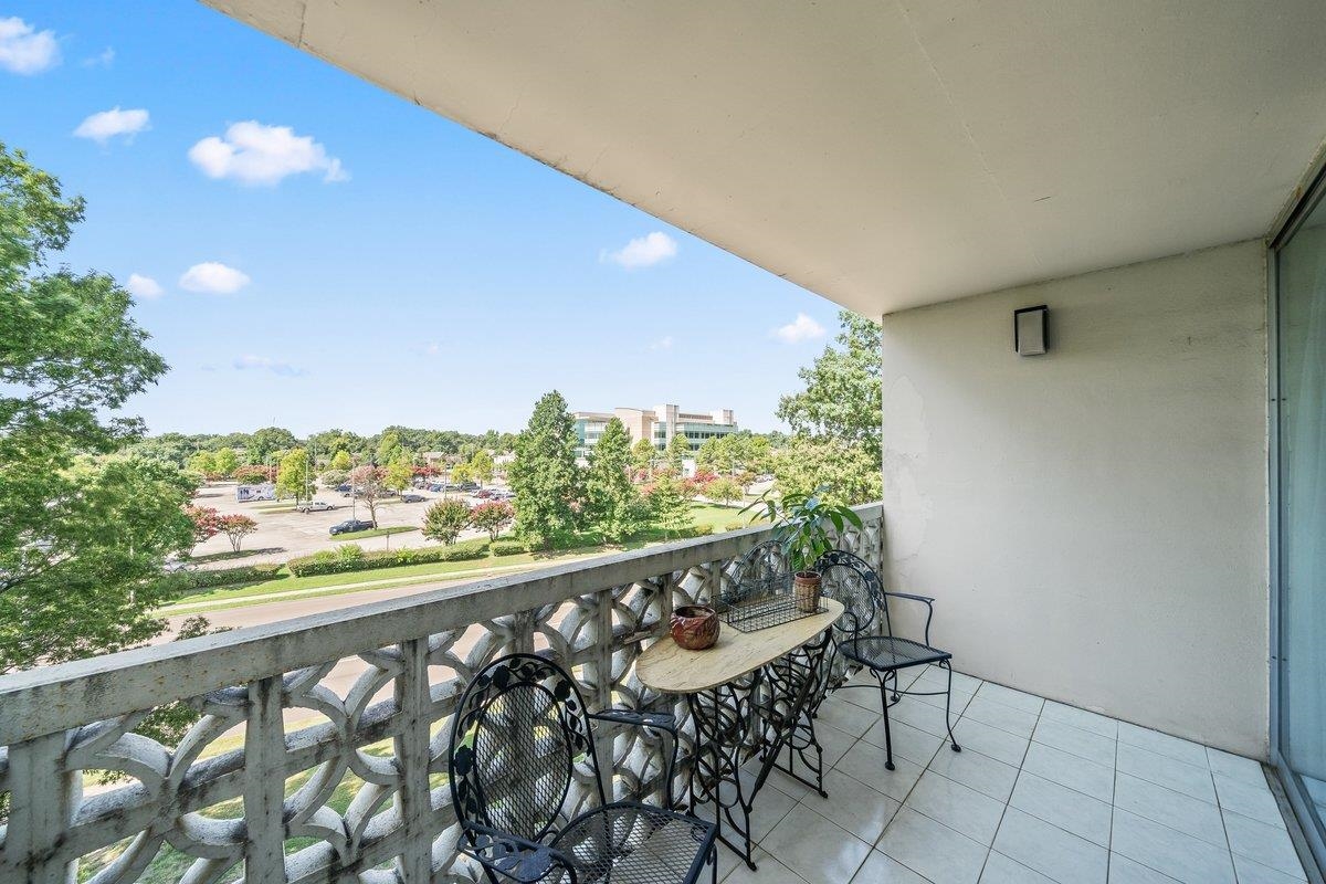 3080 Walnut Grove Road, Unit 507 Memphis, TN 38111 - Photo 13 of 27 View of balcony