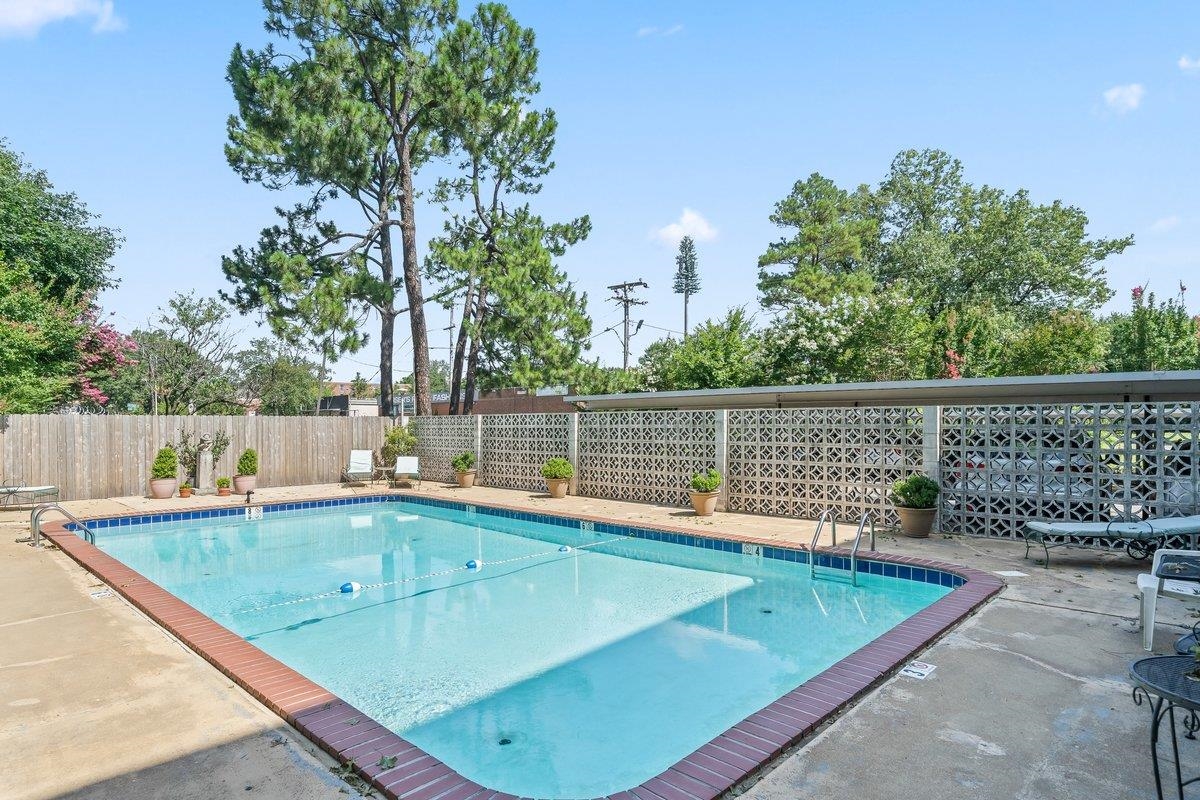 3080 Walnut Grove Road, Unit 507 Memphis, TN 38111 - Photo 23 of 27 View of community pool