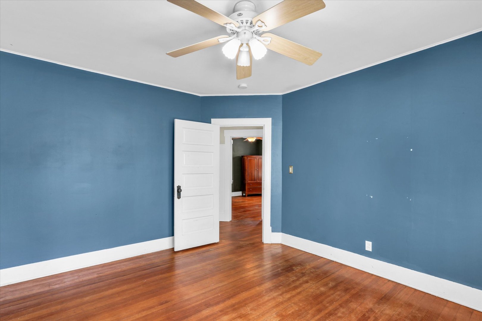 1120 West Church Street Champaign, IL 61821 - Photo 28 of 48 a view of an empty room with wooden floor