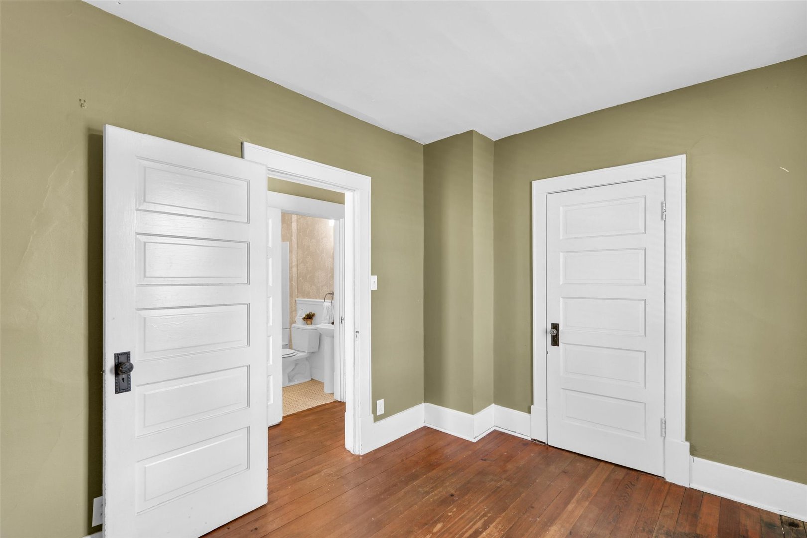 1120 West Church Street Champaign, IL 61821 - Photo 35 of 49 a view of empty room with wooden floor