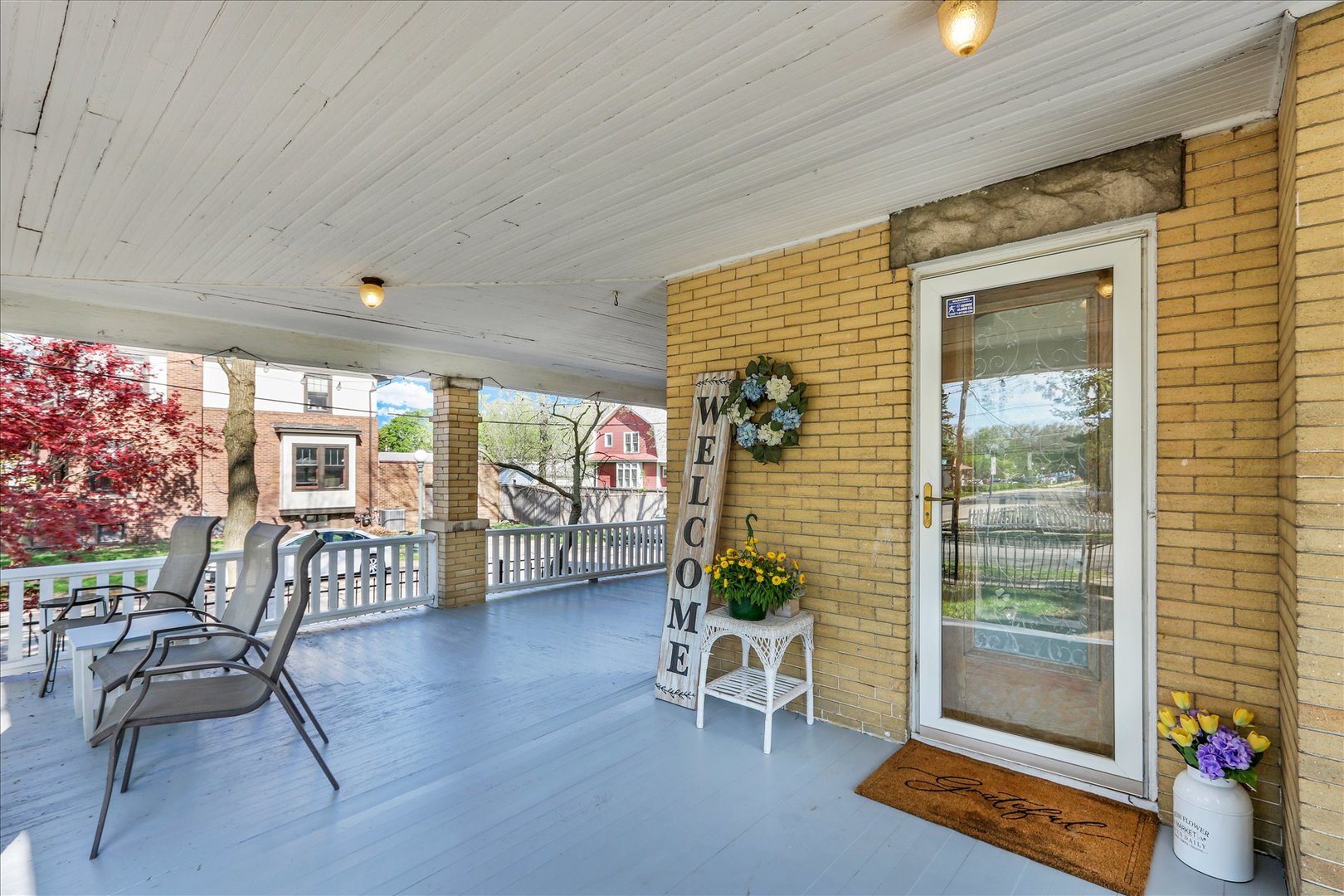 1120 West Church Street Champaign, IL 61821 - Photo 6 of 49 a living room with furniture and a potted plant