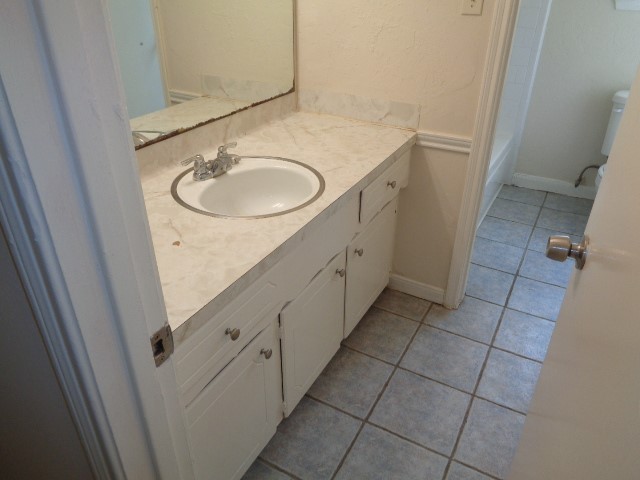 29419 Raestone Street Spring, TX 77386 - Photo 13 of 19 a bathroom with a sink and a mirror