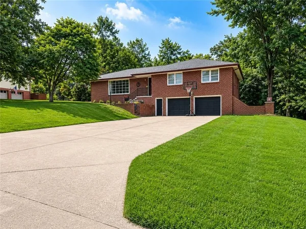 $379,900 | 29 Stonecrest, St. Joseph, MO 64506