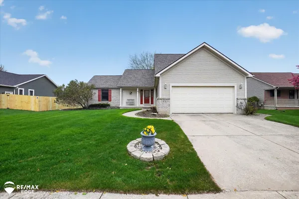$349,900 | 819 Village Drive, Davison, MI 48423