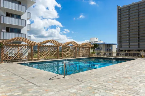 $540,000 | 445 Seaside Avenue, Unit 2402, Honolulu, HI 96815
