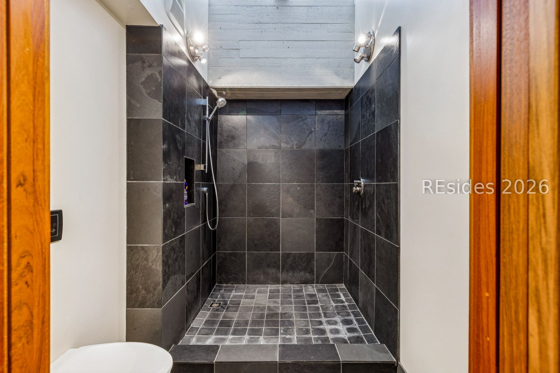 916 Bay Street Beaufort, SC 29902 - Photo 39 of 69 Secondary Bedroom with Ensuite Full Bath