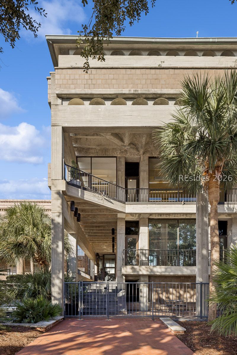 916 Bay Street Beaufort, SC 29902 - Photo 49 of 69 Brutalist Architecture Features & Angles