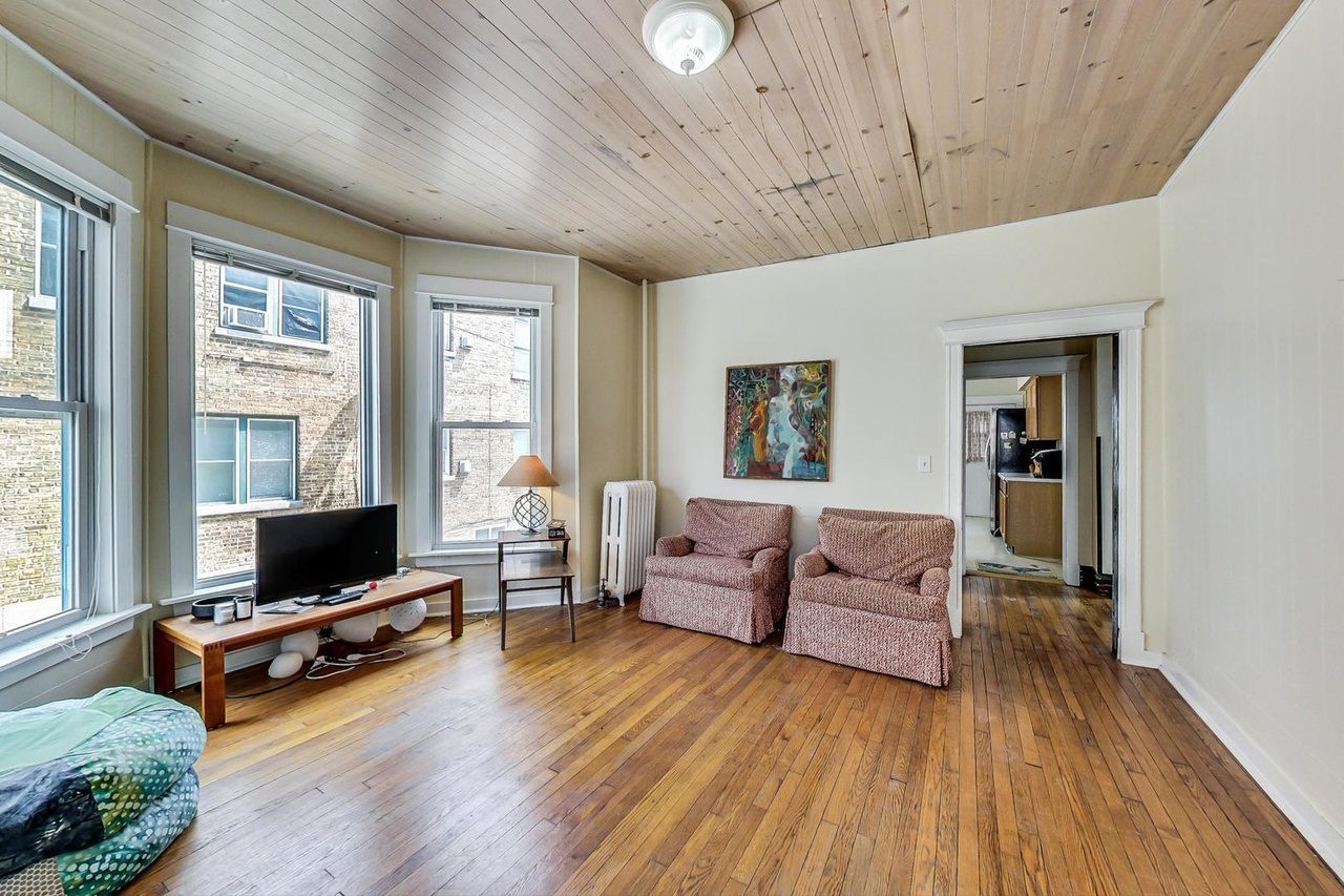 25 Webster Avenue Highwood, IL 60040 - Photo 4 of 25 a living room with furniture and a flat screen tv