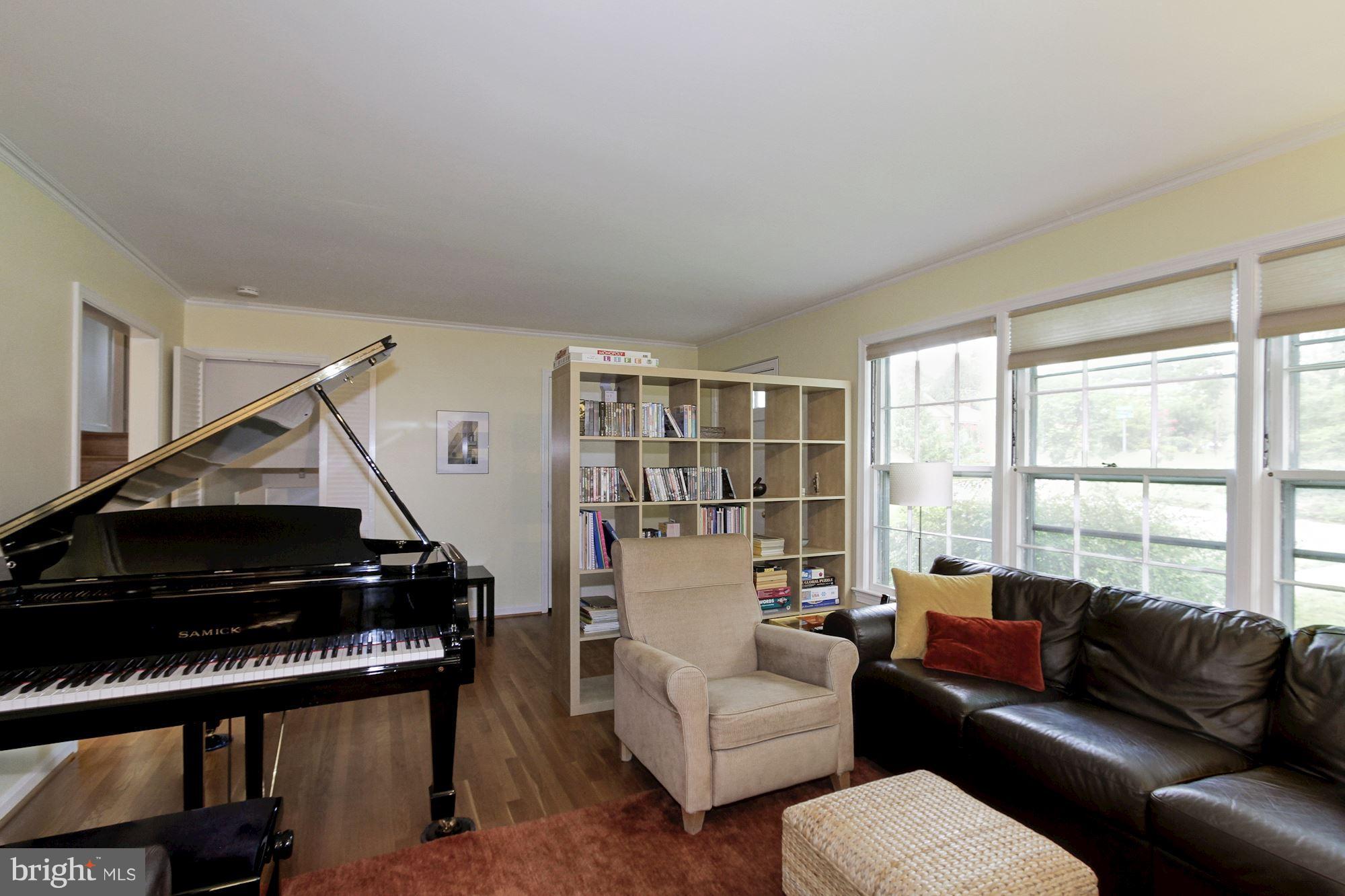 7501 Sebago Road Bethesda, MD 20817 - Photo 3 of 24 Sunlit Living Room
