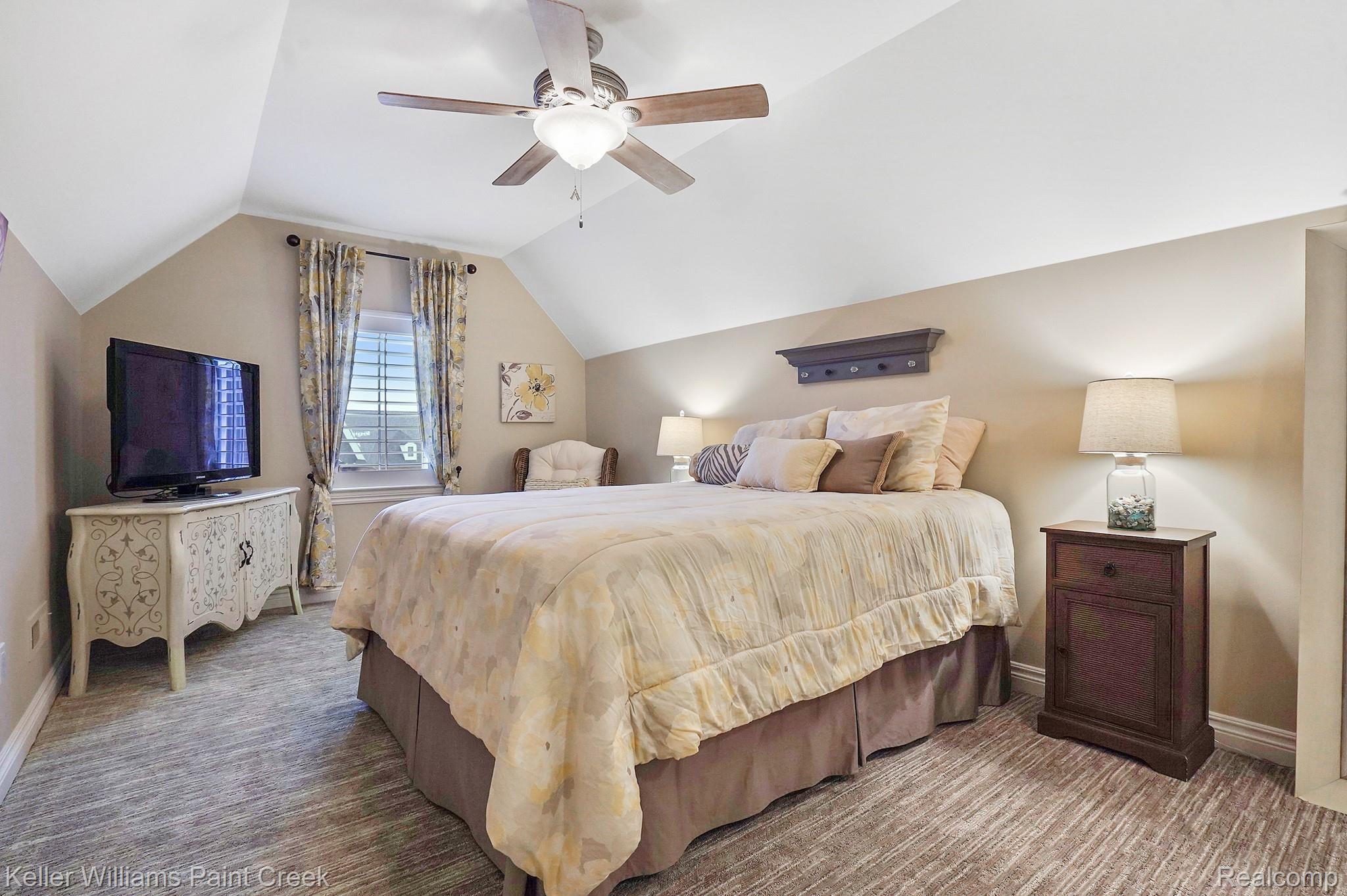 5195 Brecon Court, Unit 40 Rochester, MI 48306 - Photo 33 of 53 Large space to relax