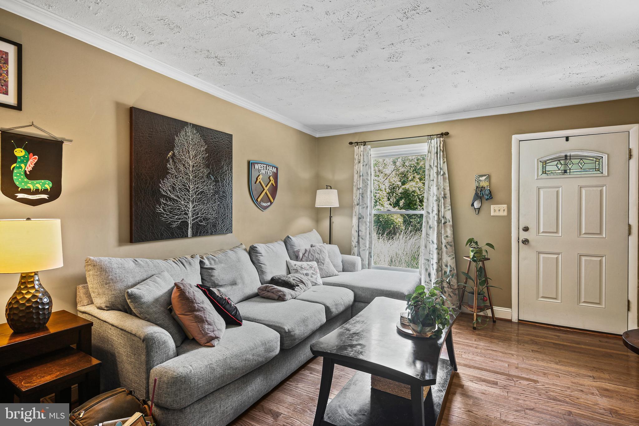 Front window offers plenty of light