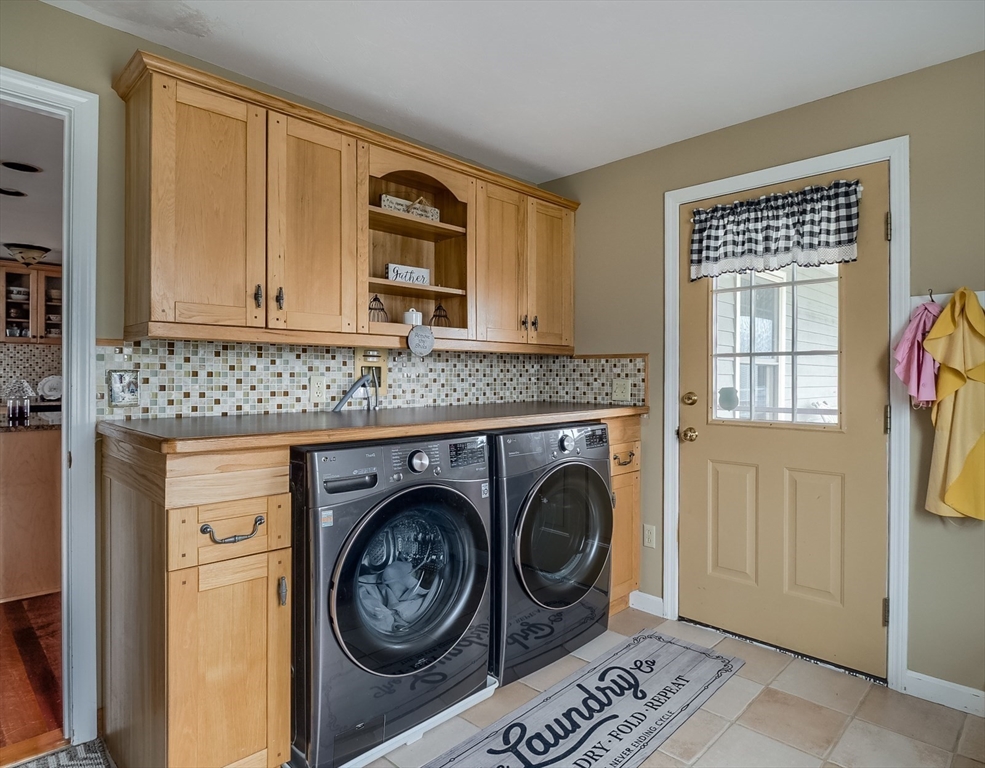 60 Emerald Road Rutland, MA 01543 - Photo 25 of 42 a utility room with dryer and washer