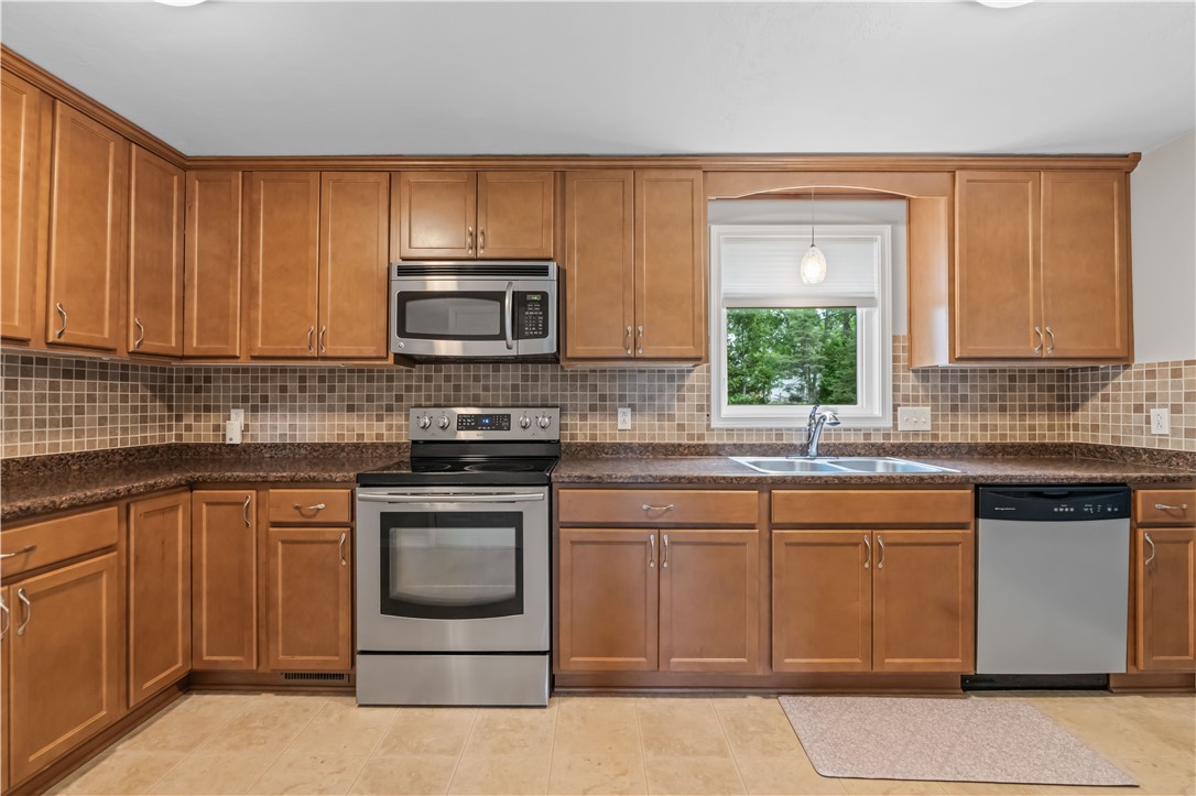 80 Maple Hill Farm Road Penfield, NY 14526 - Photo 10 of 32