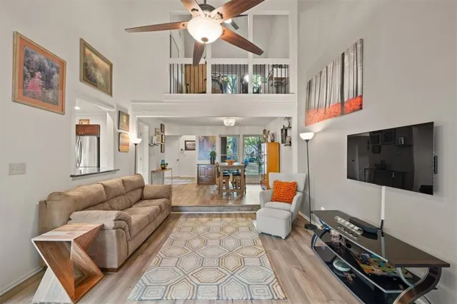 $325,000 | 7913 Colony Lane, Lenexa, KS 66215