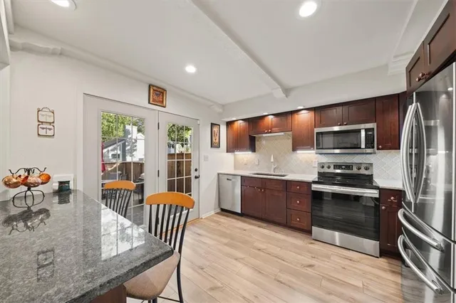 $325,000 | 7913 Colony Lane, Lenexa, KS 66215