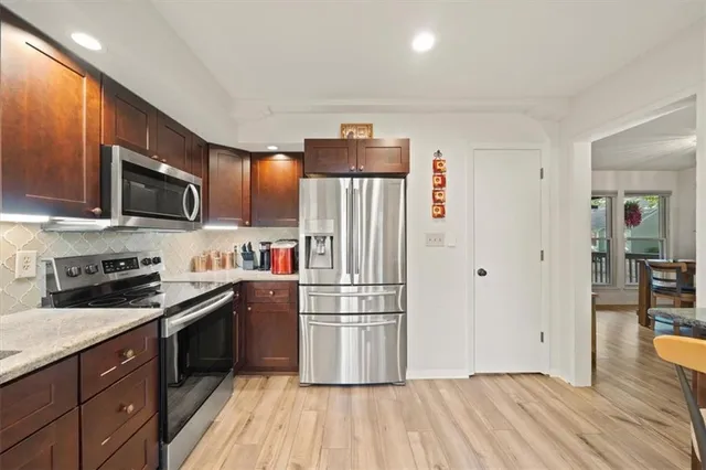 $325,000 | 7913 Colony Lane, Lenexa, KS 66215