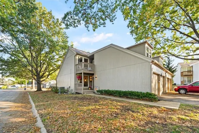 $325,000 | 7913 Colony Lane, Lenexa, KS 66215
