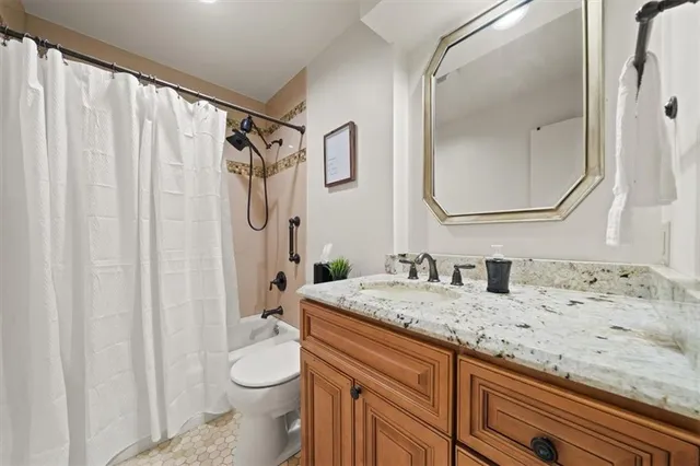 $325,000 | 7913 Colony Lane, Lenexa, KS 66215