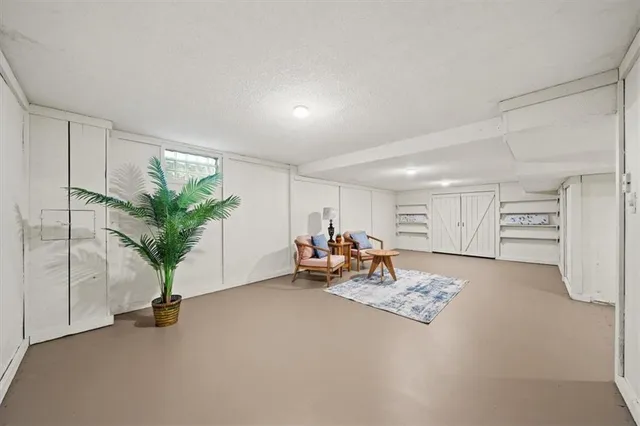 $325,000 | 7913 Colony Lane, Lenexa, KS 66215